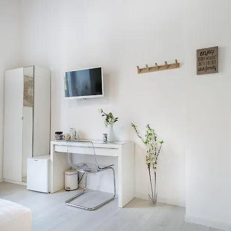 Pensjonat White Ostilia Rzym