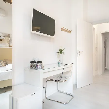 Pensjonat White Ostilia 4*